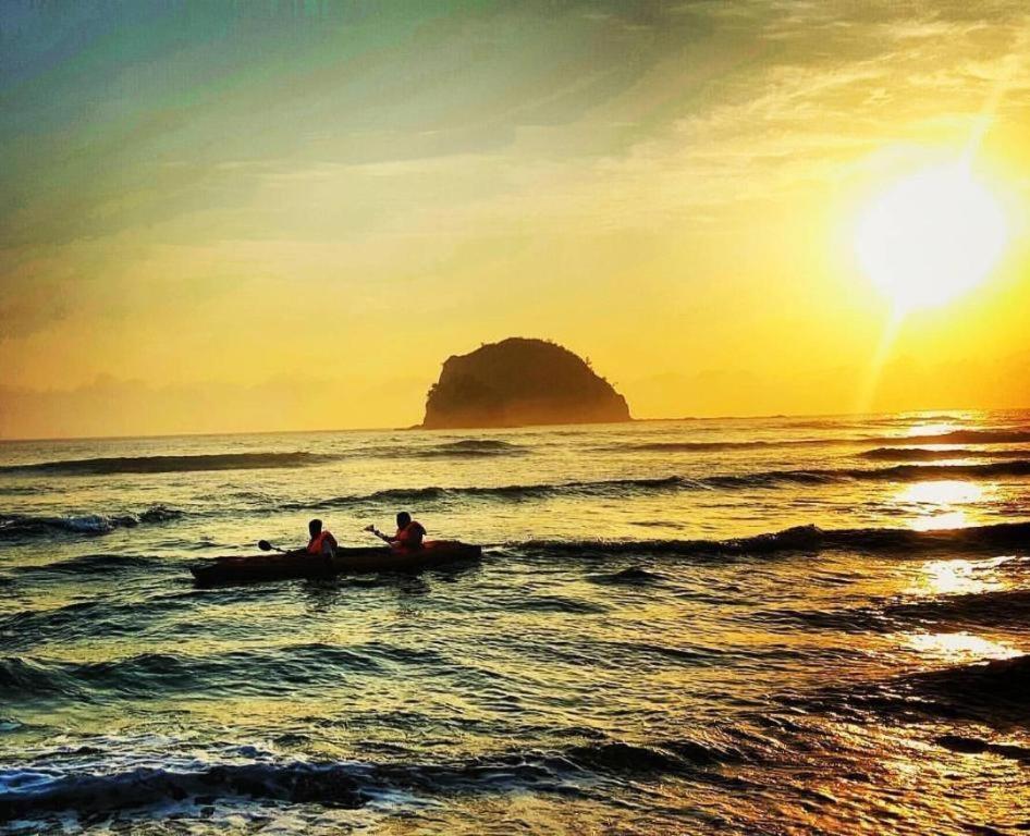 Aura Marina Sands Beach Resort Baler Esterno foto